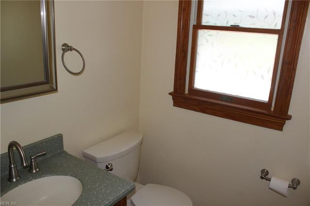 718 Beckley LN, Chesapeake, VA 23322