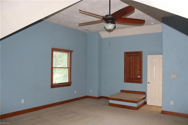 718 Beckley LN, Chesapeake, VA 23322