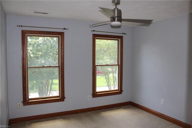 718 Beckley LN, Chesapeake, VA 23322