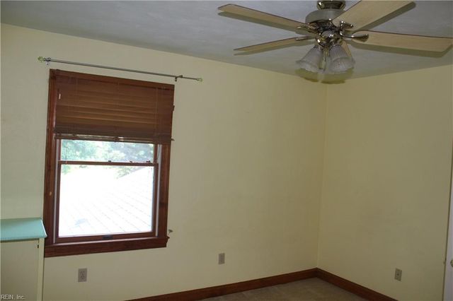 718 Beckley LN, Chesapeake, VA 23322