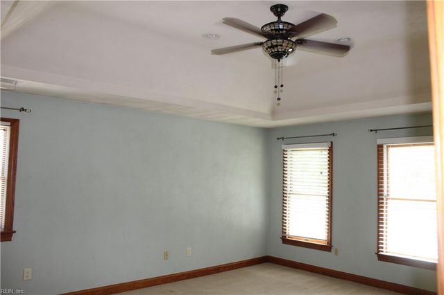 718 Beckley LN, Chesapeake, VA 23322