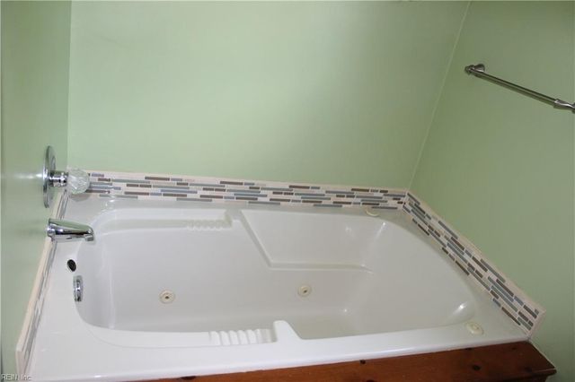 718 Beckley LN, Chesapeake, VA 23322