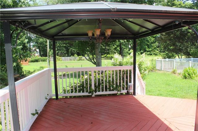 718 Beckley LN, Chesapeake, VA 23322