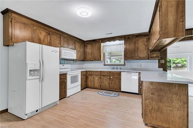 2072 Snug Harbor DR, Hayes, VA 23072