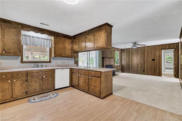 2072 Snug Harbor DR, Hayes, VA 23072