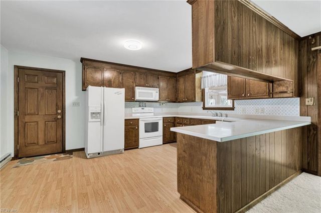 2072 Snug Harbor DR, Hayes, VA 23072