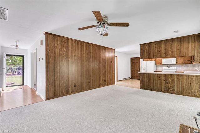2072 Snug Harbor DR, Hayes, VA 23072