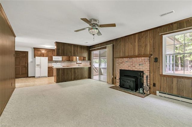 2072 Snug Harbor DR, Hayes, VA 23072