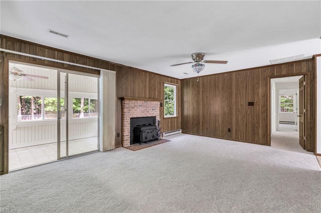 2072 Snug Harbor DR, Hayes, VA 23072