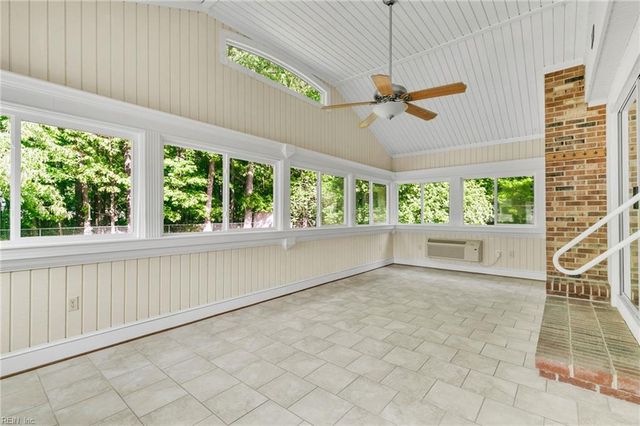 2072 Snug Harbor DR, Hayes, VA 23072