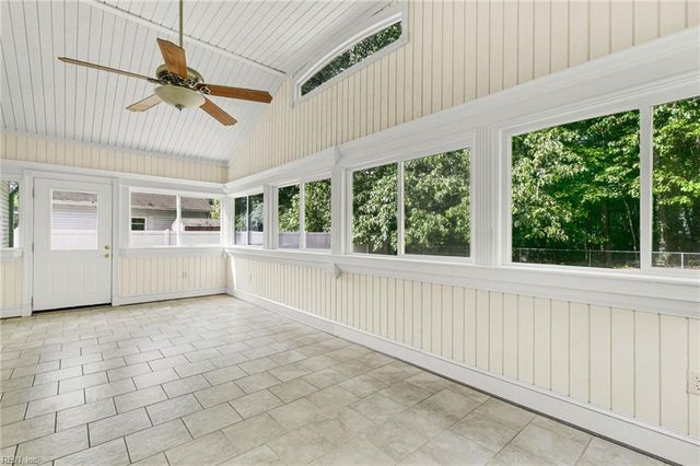 2072 Snug Harbor DR, Hayes, VA 23072
