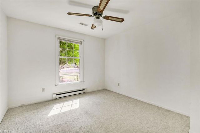 2072 Snug Harbor DR, Hayes, VA 23072