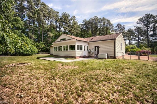 2072 Snug Harbor DR, Hayes, VA 23072