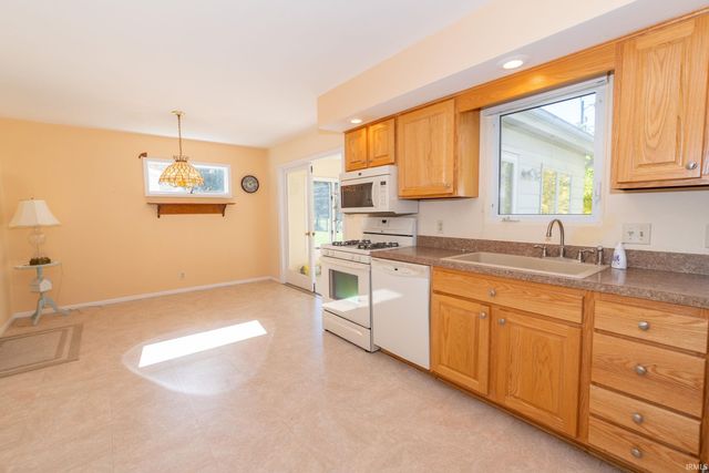 5435 York Road, South Bend, IN 46614