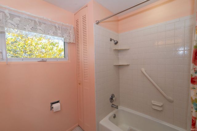 5435 York Road, South Bend, IN 46614