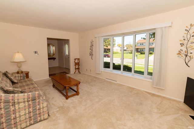 5435 York Road, South Bend, IN 46614