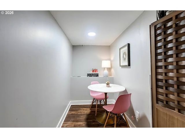 8243 Ne HASSALO St, Portland, OR 97220