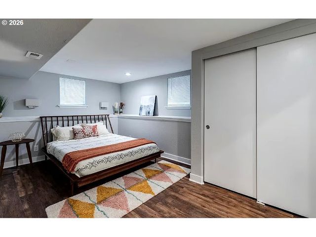 8243 Ne HASSALO St, Portland, OR 97220