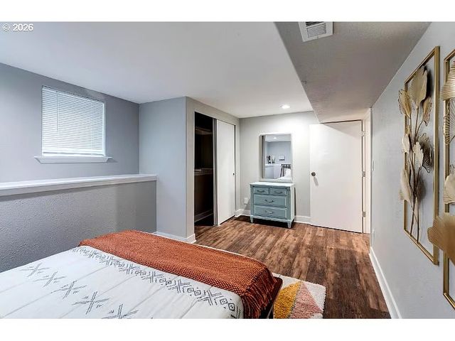 8243 Ne HASSALO St, Portland, OR 97220