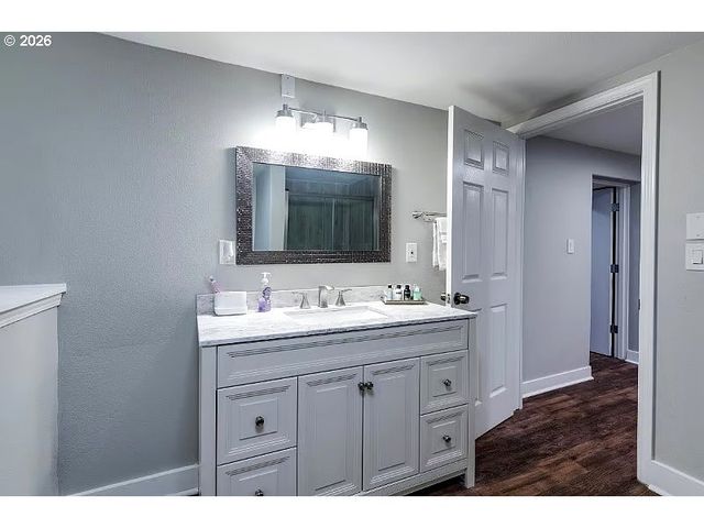 8243 Ne HASSALO St, Portland, OR 97220