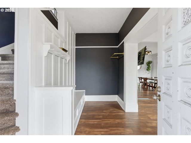 8243 Ne HASSALO St, Portland, OR 97220