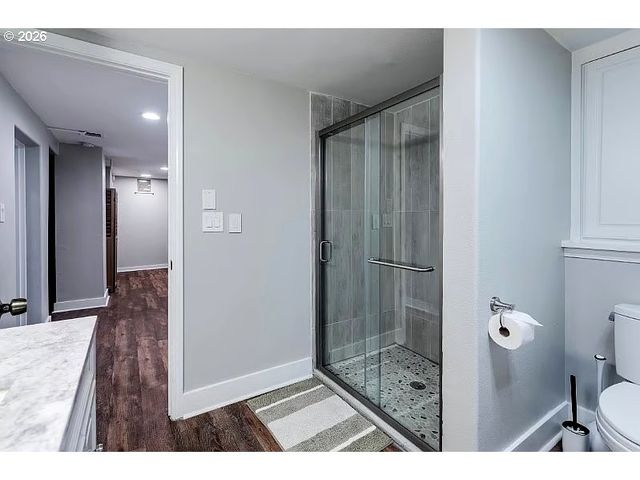 8243 Ne HASSALO St, Portland, OR 97220