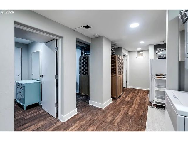 8243 Ne HASSALO St, Portland, OR 97220