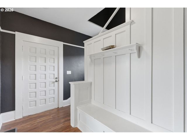 8243 Ne HASSALO St, Portland, OR 97220