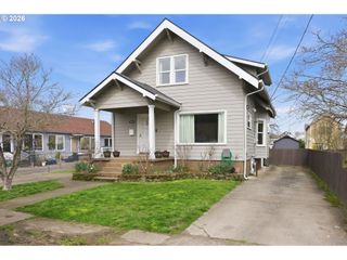 8243 Ne HASSALO St, Portland, OR 97220