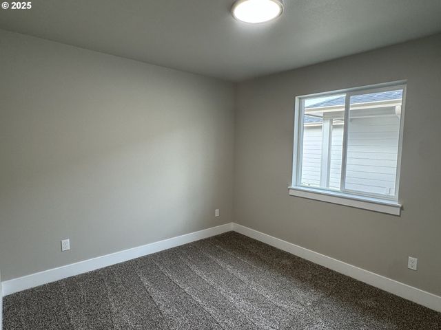 220 MILLER St, Sutherlin, OR 97479