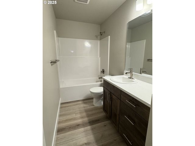 220 MILLER St, Sutherlin, OR 97479