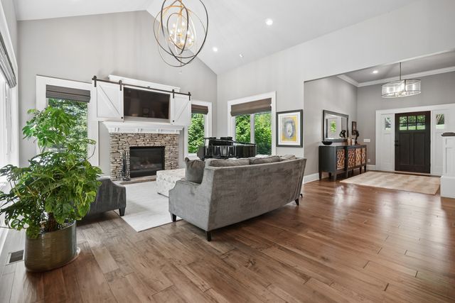 4865 Woody Creek Circle, Bettendorf, IA 52722