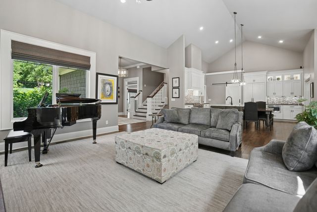 4865 Woody Creek Circle, Bettendorf, IA 52722