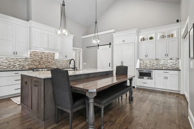 4865 Woody Creek Circle, Bettendorf, IA 52722