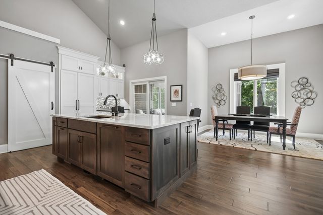 4865 Woody Creek Circle, Bettendorf, IA 52722