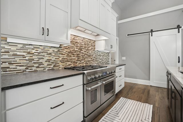 4865 Woody Creek Circle, Bettendorf, IA 52722