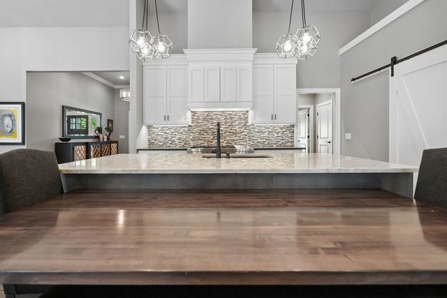 4865 Woody Creek Circle, Bettendorf, IA 52722