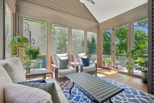 4865 Woody Creek Circle, Bettendorf, IA 52722