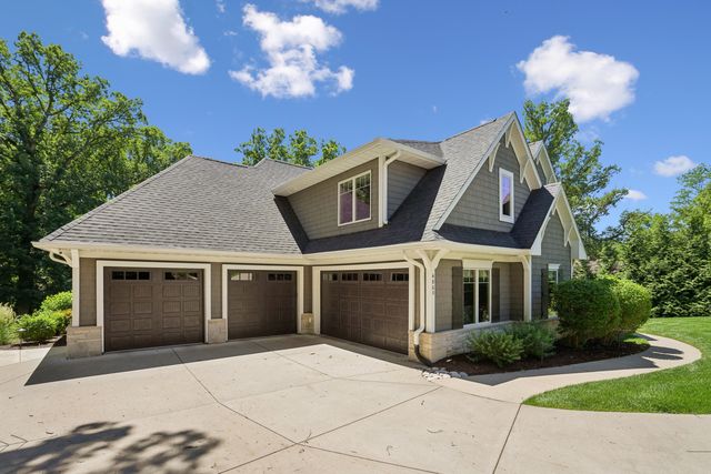 4865 Woody Creek Circle, Bettendorf, IA 52722