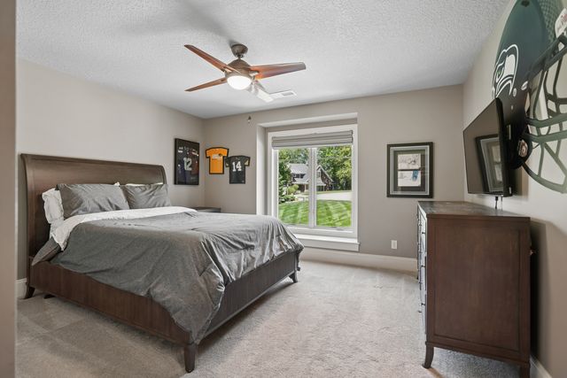 4865 Woody Creek Circle, Bettendorf, IA 52722
