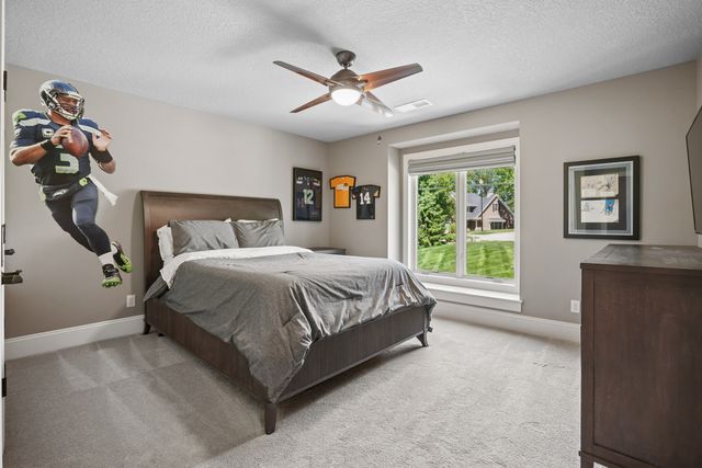 4865 Woody Creek Circle, Bettendorf, IA 52722