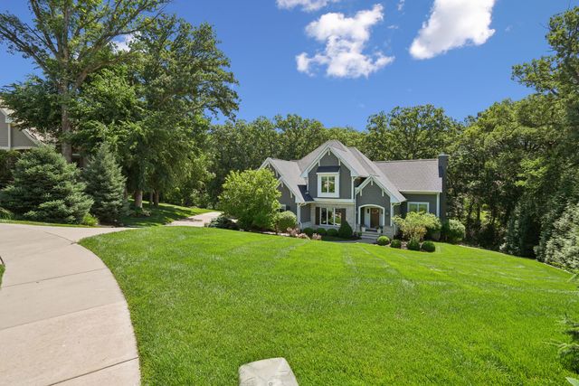 4865 Woody Creek Circle, Bettendorf, IA 52722