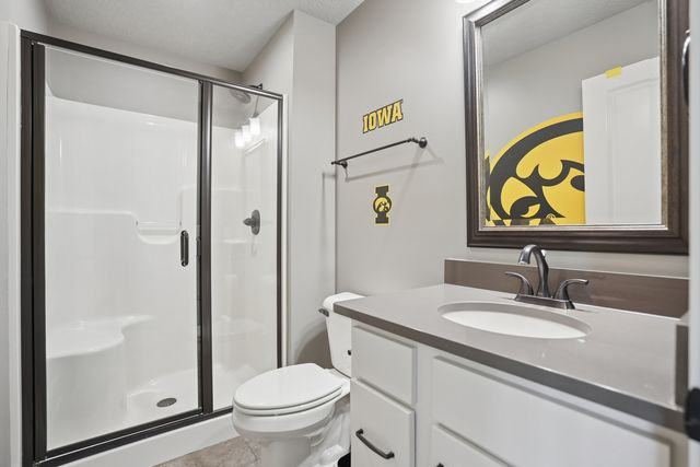 4865 Woody Creek Circle, Bettendorf, IA 52722