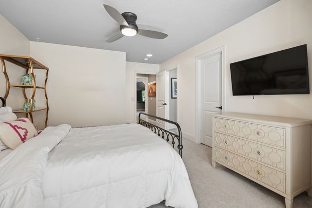 4865 Woody Creek Circle, Bettendorf, IA 52722