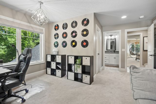 4865 Woody Creek Circle, Bettendorf, IA 52722
