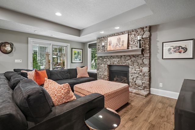4865 Woody Creek Circle, Bettendorf, IA 52722