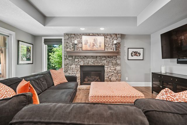 4865 Woody Creek Circle, Bettendorf, IA 52722
