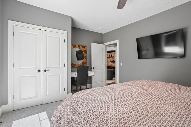 4865 Woody Creek Circle, Bettendorf, IA 52722