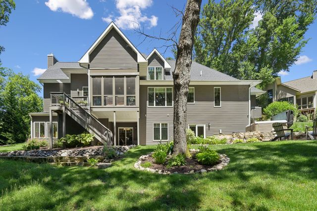 4865 Woody Creek Circle, Bettendorf, IA 52722