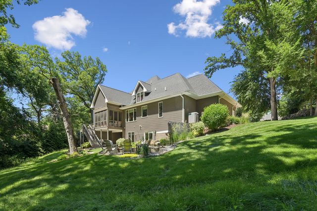 4865 Woody Creek Circle, Bettendorf, IA 52722